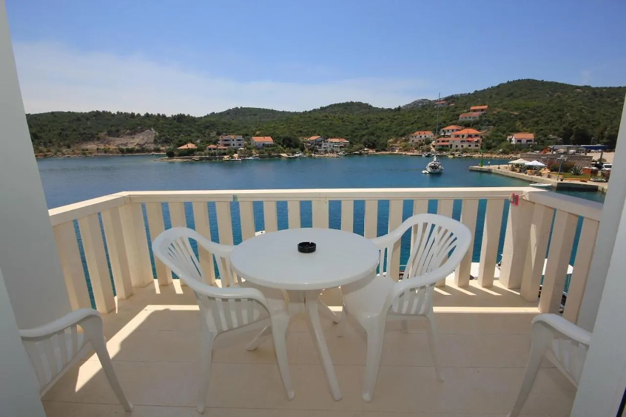 Apartments And Rooms By The Sea Zaglav, Dugi Otok - 8144 3*, Sali