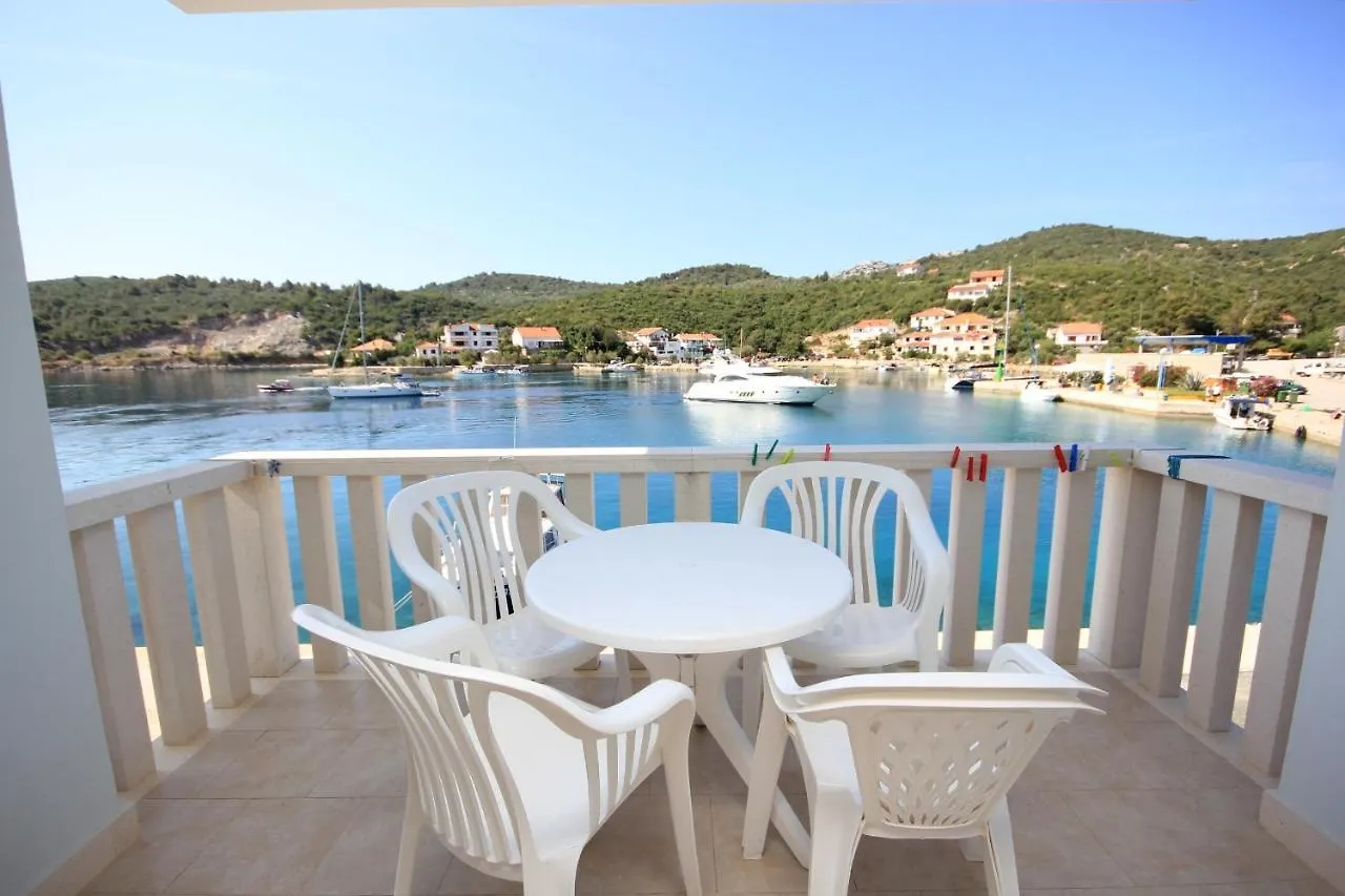 Apartments And Rooms By The Sea Zaglav, Dugi Otok - 8144 3*, Sali Croatia
